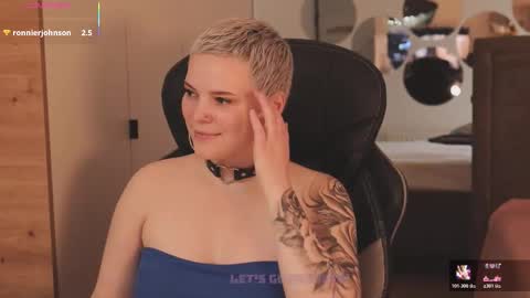 Snapshot of likaaberry chatting on 11-28-25, 01:47 likaaberry online show from 11-28-25, 01:47