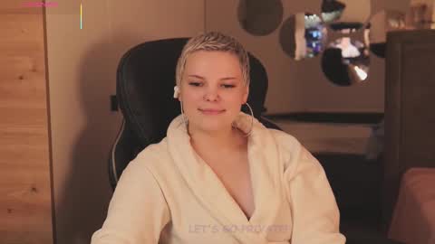 Snapshot of likaaberry chatting on 11-30-25, 12:09 likaaberry online show from 11-30-25, 12:09