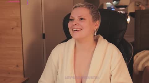 Snapshot of likaaberry chatting on 12-05-25, 01:31 likaaberry online show from 12-05-25, 01:31