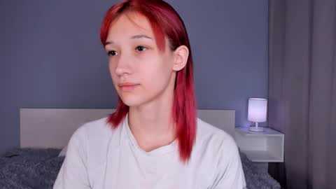 Snapshot of likalens chatting on 09-15-25, 12:49 Emi online show from 09-15-25, 12:49