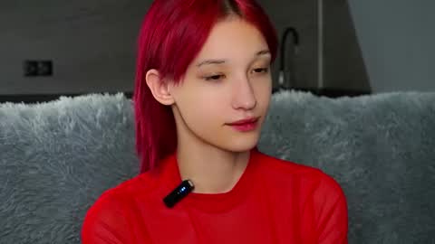 Snapshot of likalens chatting on 09-29-25, 02:22 Emi online show from 09-29-25, 02:22