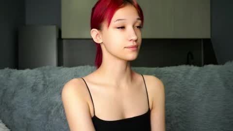 Snapshot of likalens chatting on 10-15-25, 12:05 Emi online show from 10-15-25, 12:05