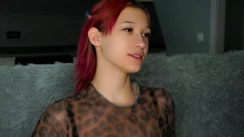 Snapshot of likalens chatting on 10-20-25, 11:21 Emi online show from 10-20-25, 11:21