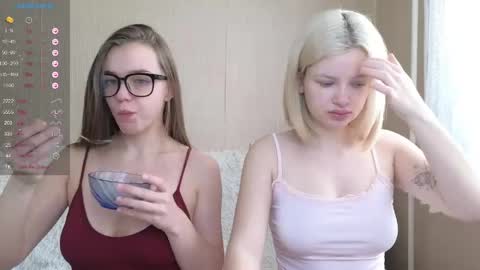 Snapshot of like_a_princess chatting on 04-12-26, 05:34 Anna and Bella online show from 04-12-26, 05:34