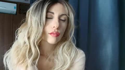 Mia                   Onlyfans link -  online show from 02-10-25, 03:03