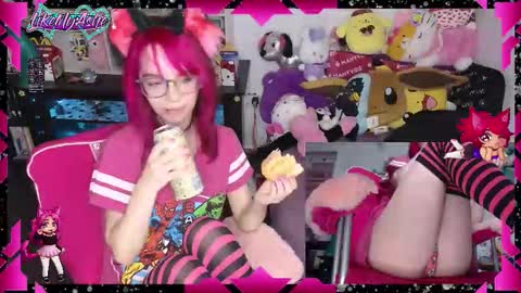 Snapshot of likemyashe chatting on 11-26-25, 07:31 LikeMyAshe online show from 11-26-25, 07:31