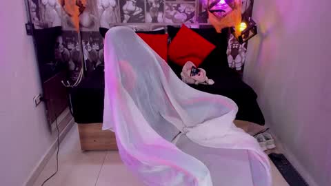 Lili Cey online show from 10-21-25, 08:42