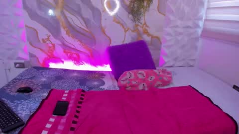 Snapshot of lil_daphneandstuart chatting on 02-13-26, 07:10 daphne and stuart online show from 02-13-26, 07:10