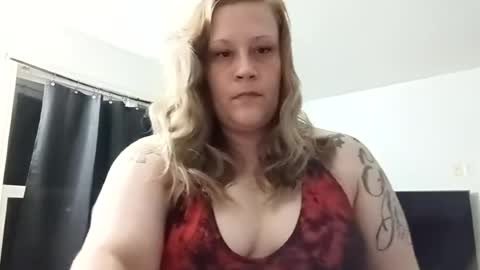 lil_nelli8 online show from 06-14-26, 06:48