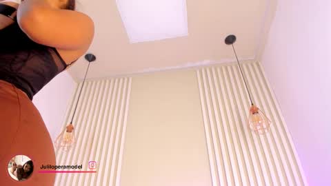 Snapshot of lila_cohen chatting on 10-28-25, 04:49 L I L A online show from 10-28-25, 04:49