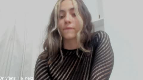 Snapshot of lila_herz chatting on 12-09-24, 11:03 Ren online show from 12-09-24, 11:03