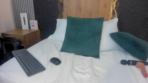 L I L A online show from 04-09-26, 06:19