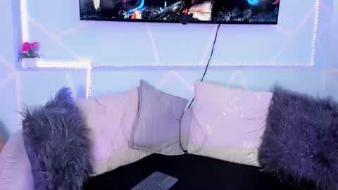 lila noa online show from 11-08-25, 07:45