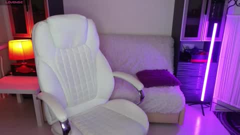 Snapshot of lila_wray chatting on 10-25-25, 04:46 Lila online show from 10-25-25, 04:46