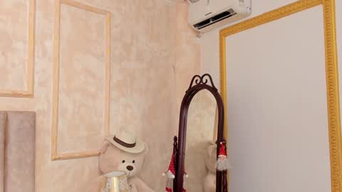 lila bailey  online show from 12-16-24, 02:47