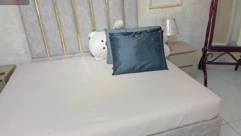 lila bailey  online show from 01-04-25, 07:34