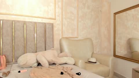 lila bailey  online show from 02-05-25, 01:47