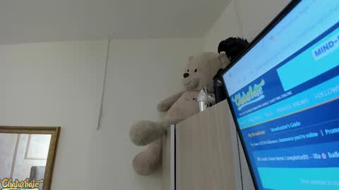 lila bailey  online show from 10-19-25, 07:36