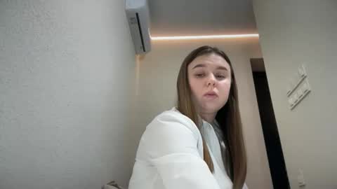 Lily online show from 10-11-25, 06:28