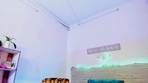 Snapshot of lilah_sweet chatting on 01-29-25, 05:35 Lilah Sweet online show from 01-29-25, 05:35