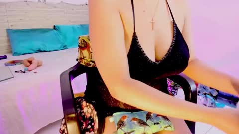 Snapshot of lilah_sweet chatting on 09-09-25, 12:15 Lilah Sweet online show from 09-09-25, 12:15