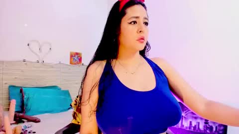 Snapshot of lilah_sweet chatting on 12-01-25, 01:38 Lilah Sweet online show from 12-01-25, 01:38