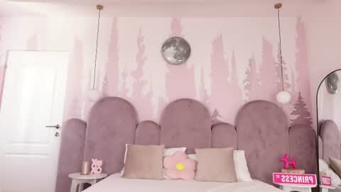 Dream Girl  online show from 07-14-26, 05:34