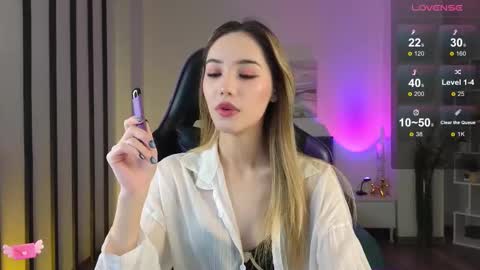 Snapshot of lilcatalia chatting on 11-22-25, 10:03 Hi im Yuki online show from 11-22-25, 10:03