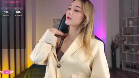 Snapshot of lilcatalia chatting on 11-27-25, 10:17 Hi im Yuki online show from 11-27-25, 10:17