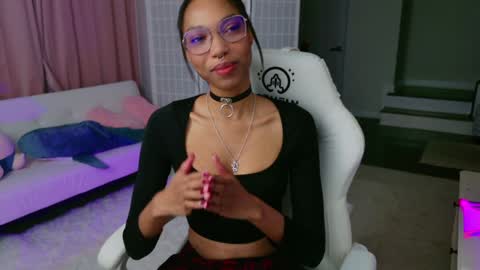 Snapshot of lileviemarie chatting on 01-06-25, 02:48 evie online show from 01-06-25, 02:48