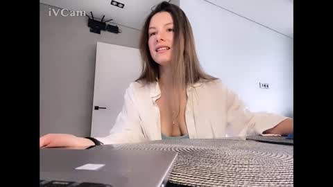 lili_2905 online show from 12-15-25, 10:41