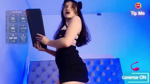 Snapshot of lili_candysex chatting on 10-25-25, 01:29 Lili  online show from 10-25-25, 01:29