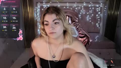 Snapshot of lili_conor_s chatting on 11-06-25, 03:51 Lili online show from 11-06-25, 03:51