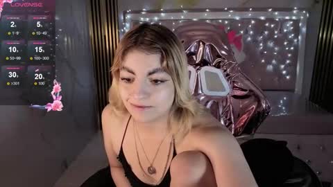 Snapshot of lili_conor_s chatting on 11-07-25, 03:39 Lili online show from 11-07-25, 03:39