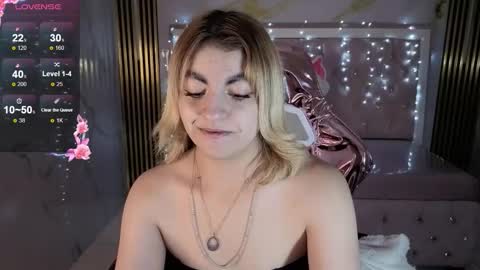 Snapshot of lili_conor_s chatting on 11-11-25, 03:28 Lili online show from 11-11-25, 03:28