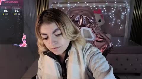 Snapshot of lili_conor_s chatting on 11-19-25, 03:06 Lili online show from 11-19-25, 03:06