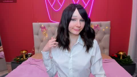 Lilli  follow me kiss online show from 12-11-24, 12:23