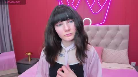 Lilli  follow me kiss online show from 02-20-25, 09:00