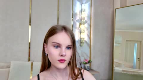 Snapshot of lili_lohan chatting on 05-25-26, 05:02 lili_lohan online show from 05-25-26, 05:02