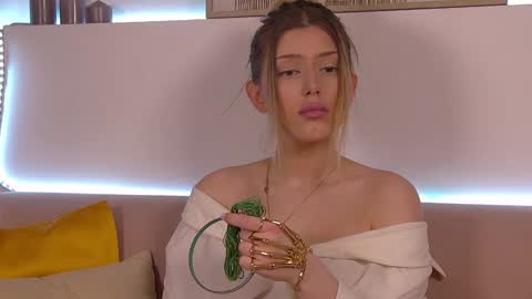 Mia online show from 01-27-25, 09:34