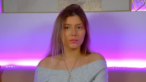 Mia online show from 02-06-25, 12:37