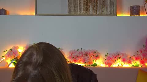 Mia online show from 02-16-25, 09:37