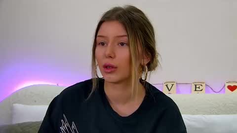 Mia online show from 02-17-25, 10:07