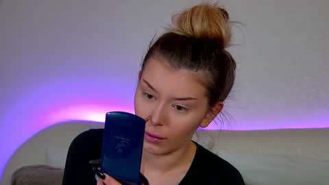 Mia online show from 03-10-25, 06:38