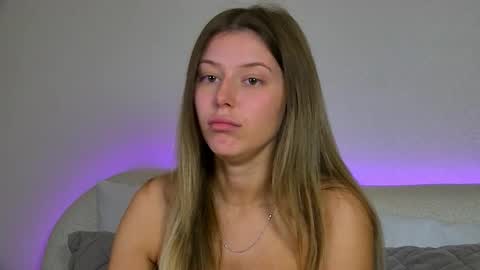 Mia online show from 09-11-25, 06:46