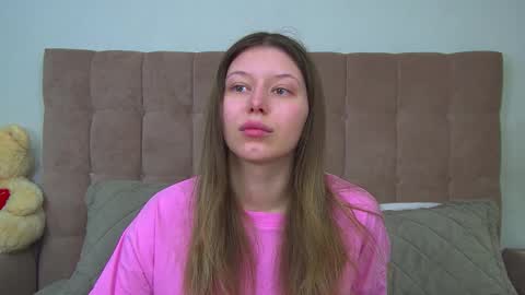 Mia online show from 02-16-26, 06:53