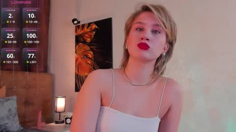 Snapshot of lilian_daniels chatting on 11-10-25, 12:20 Lilian online show from 11-10-25, 12:20