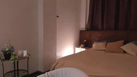 Snapshot of lilian_daniels chatting on 11-18-25, 12:16 Lilian online show from 11-18-25, 12:16