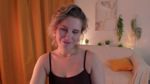 Snapshot of lilian_daniels chatting on 11-24-25, 12:21 Lilian online show from 11-24-25, 12:21