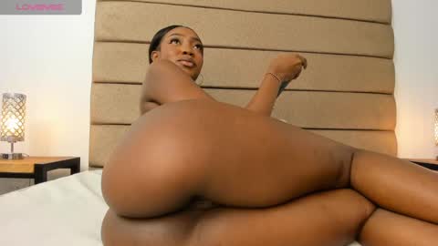 Snapshot of lilian_starfire chatting on 03-12-25, 01:36 LILIAN online show from 03-12-25, 01:36